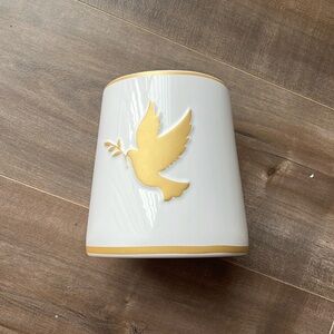 Dove vase